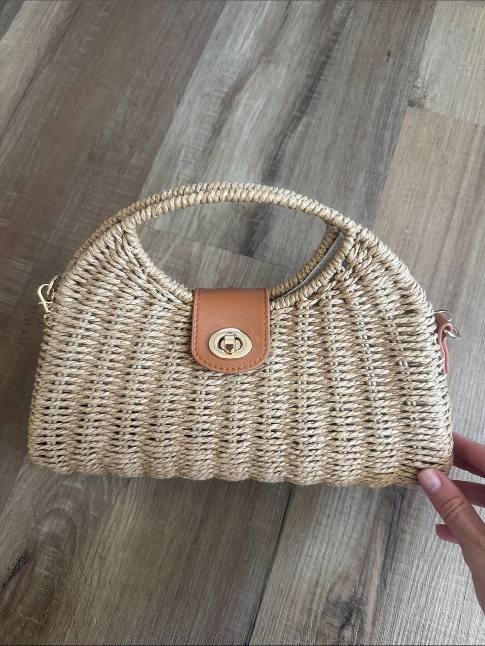 Tommy Bahama NWT basket style purse with crossbody gold chain - Picture 1 of 4